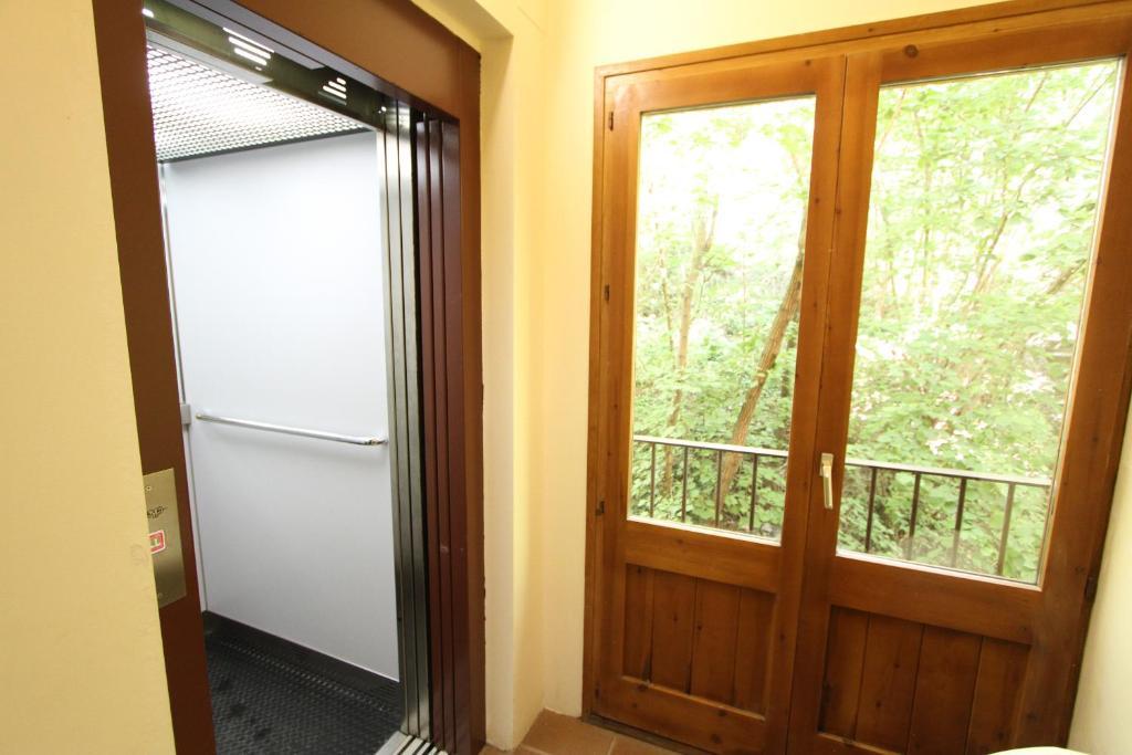 Alberg Roques Blanques Ribes De Freser Ngoại thất bức ảnh